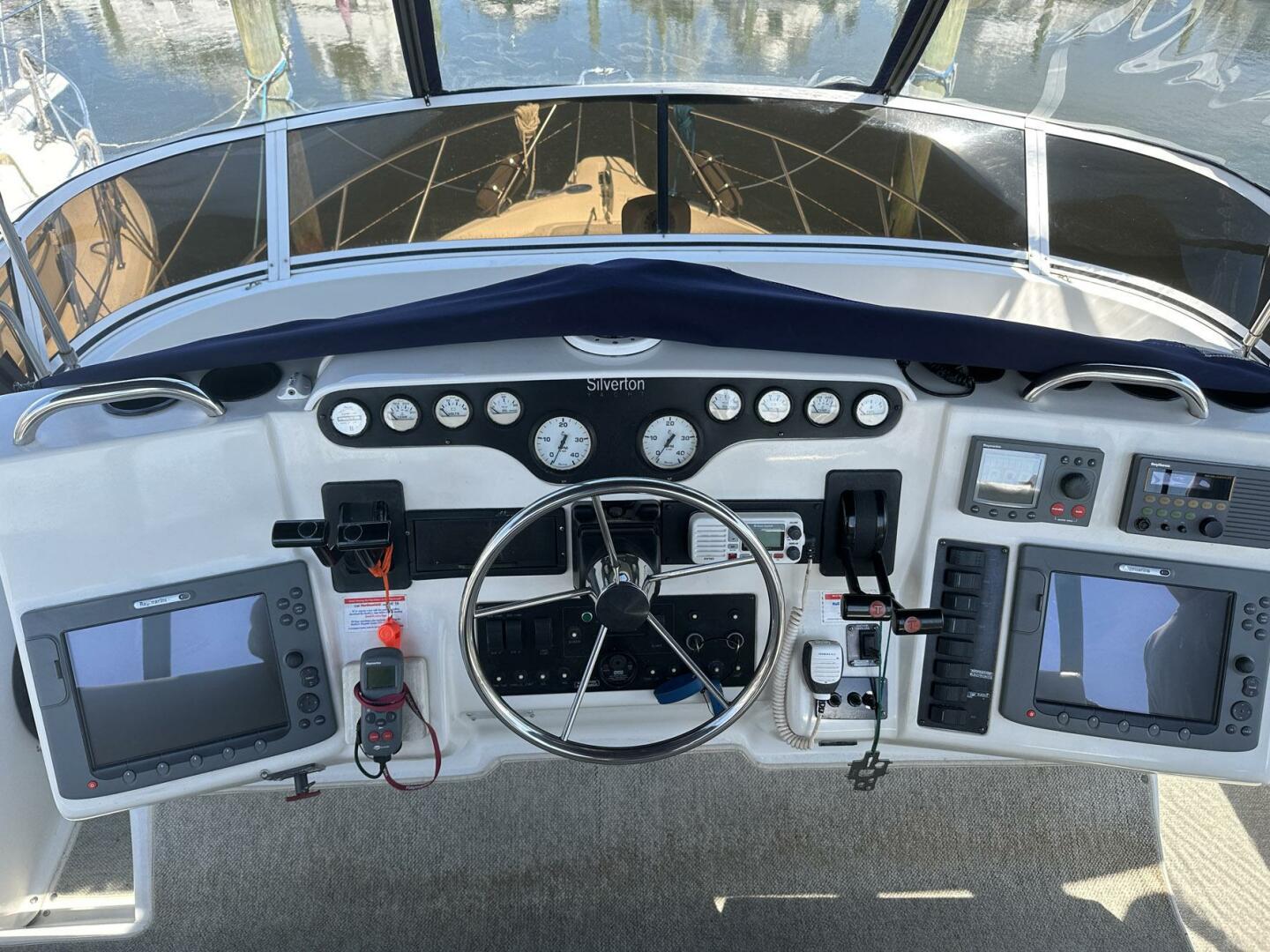 DUNAC S MINNI CONN III 42ft Silverton Yacht For Sale DUNAC S MINNI CONN III 42ft Silverton Yacht For Sale