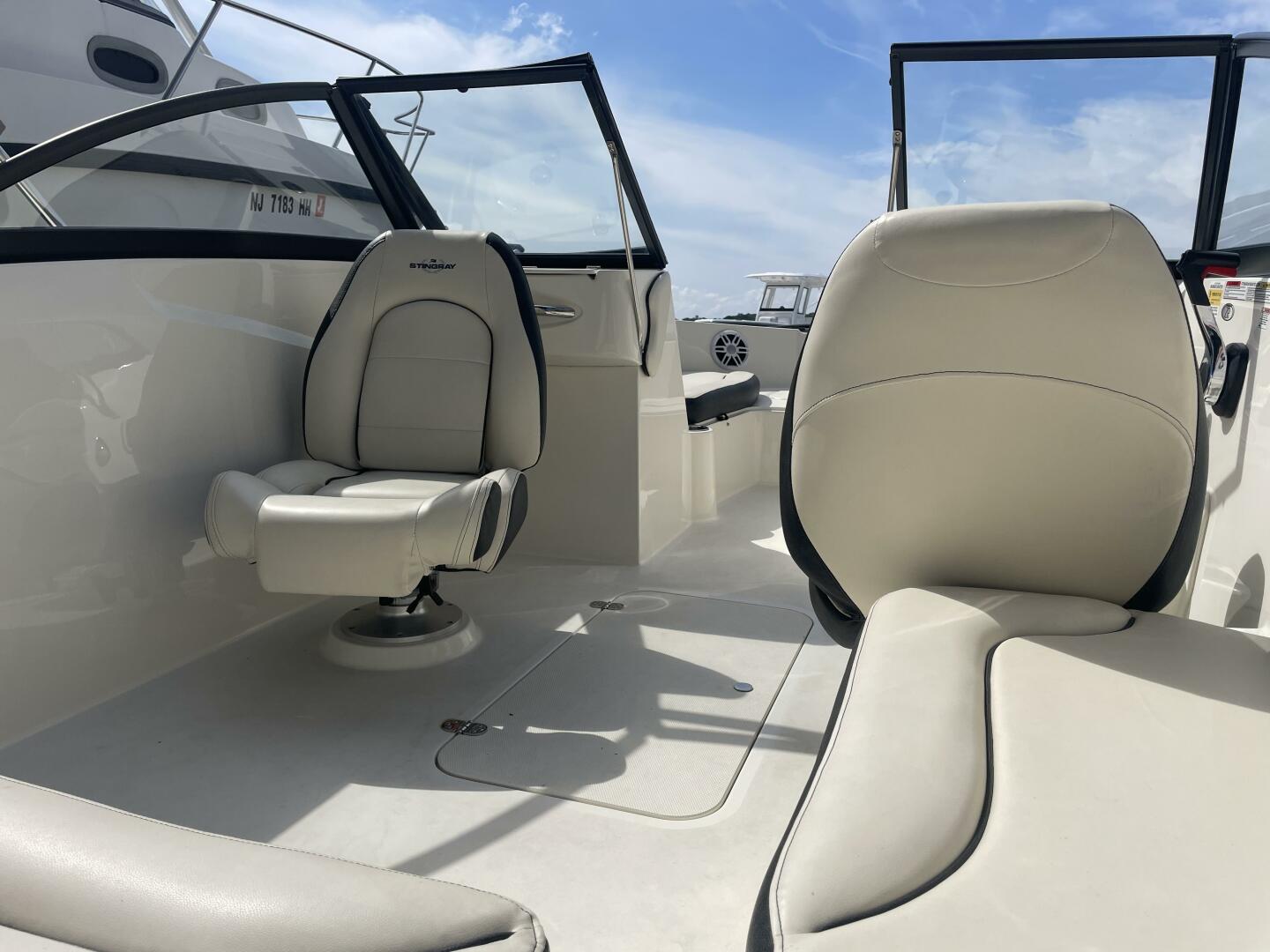 19ft Stingray Yacht For Sale