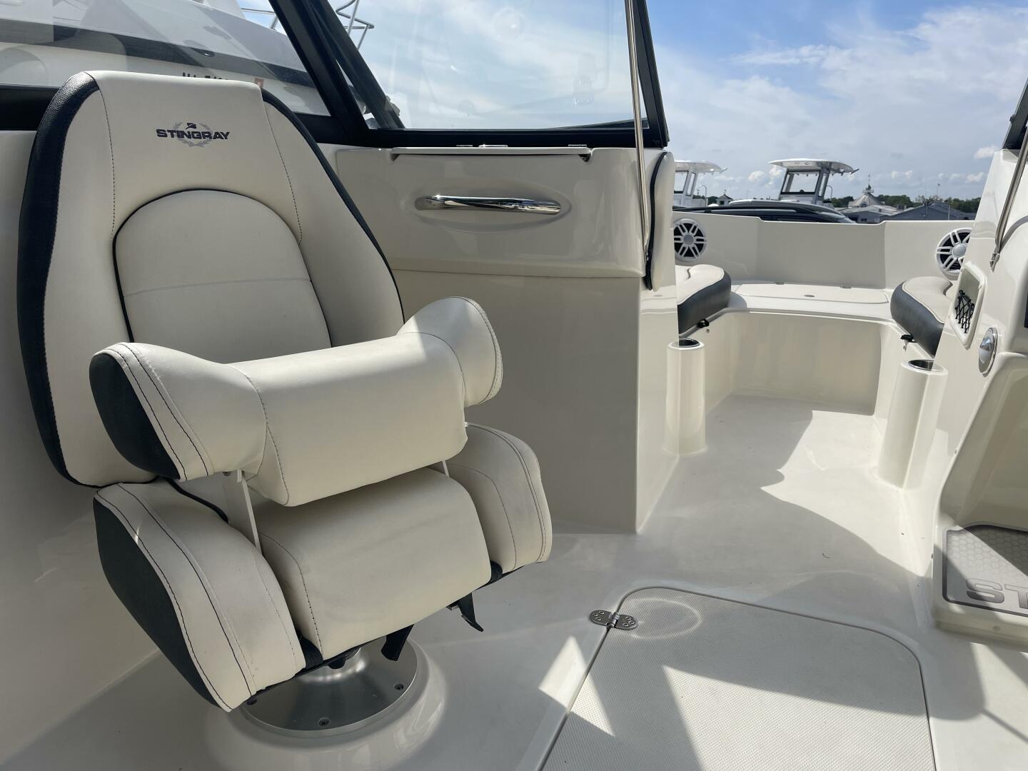 19ft Stingray Yacht For Sale