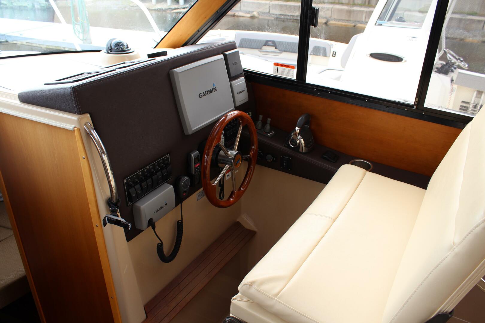 SHAKE N BAKE 28ft Cutwater Yacht For Sale