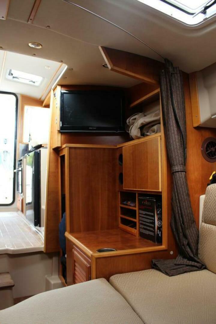 SHAKE N BAKE 28ft Cutwater Yacht For Sale