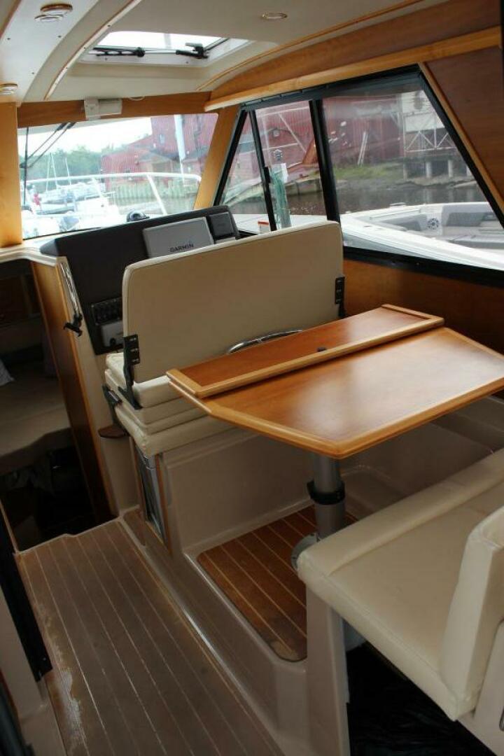 SHAKE N BAKE 28ft Cutwater Yacht For Sale