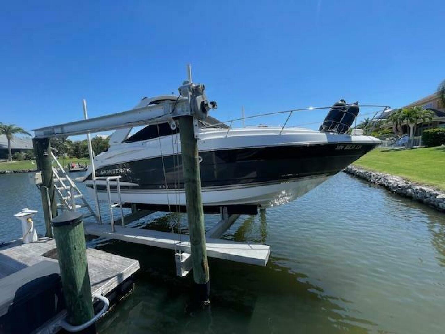 295 30ft Monterey Yacht For Sale