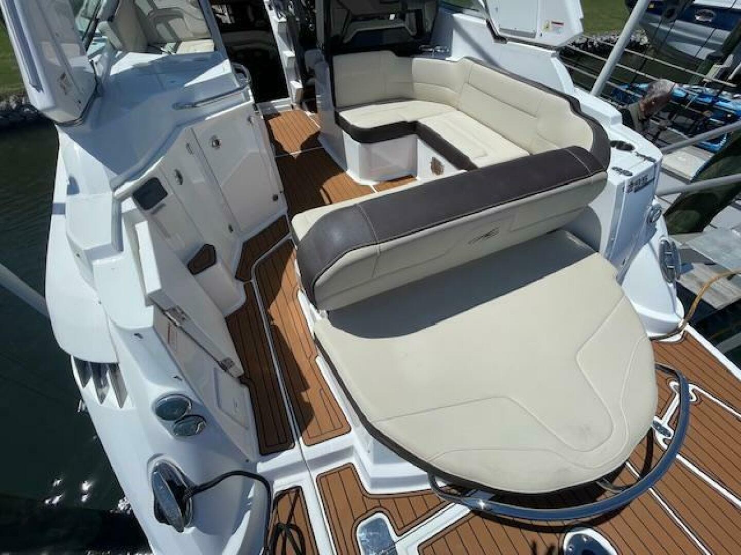 295 30ft Monterey Yacht For Sale