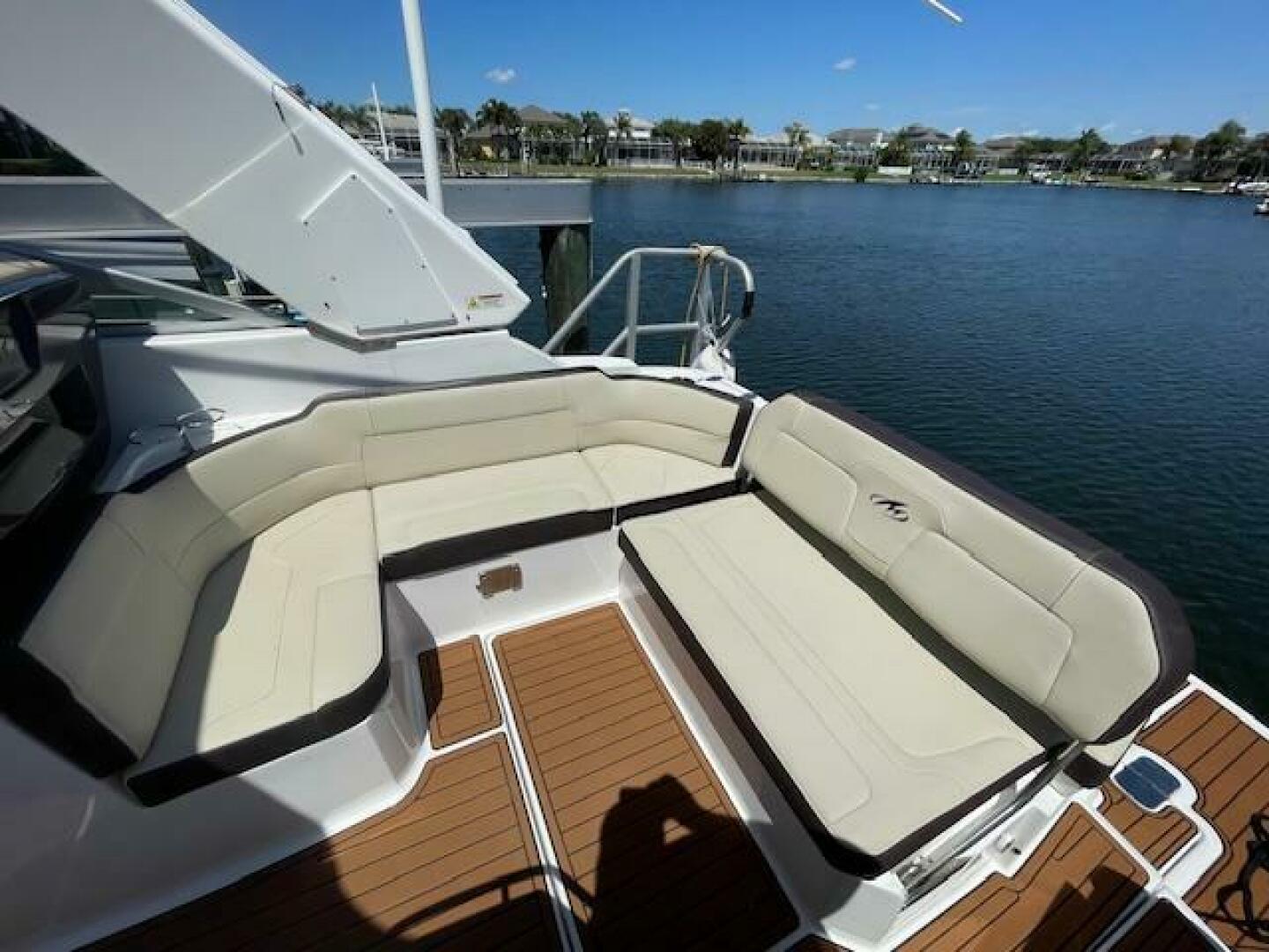 295 30ft Monterey Yacht For Sale