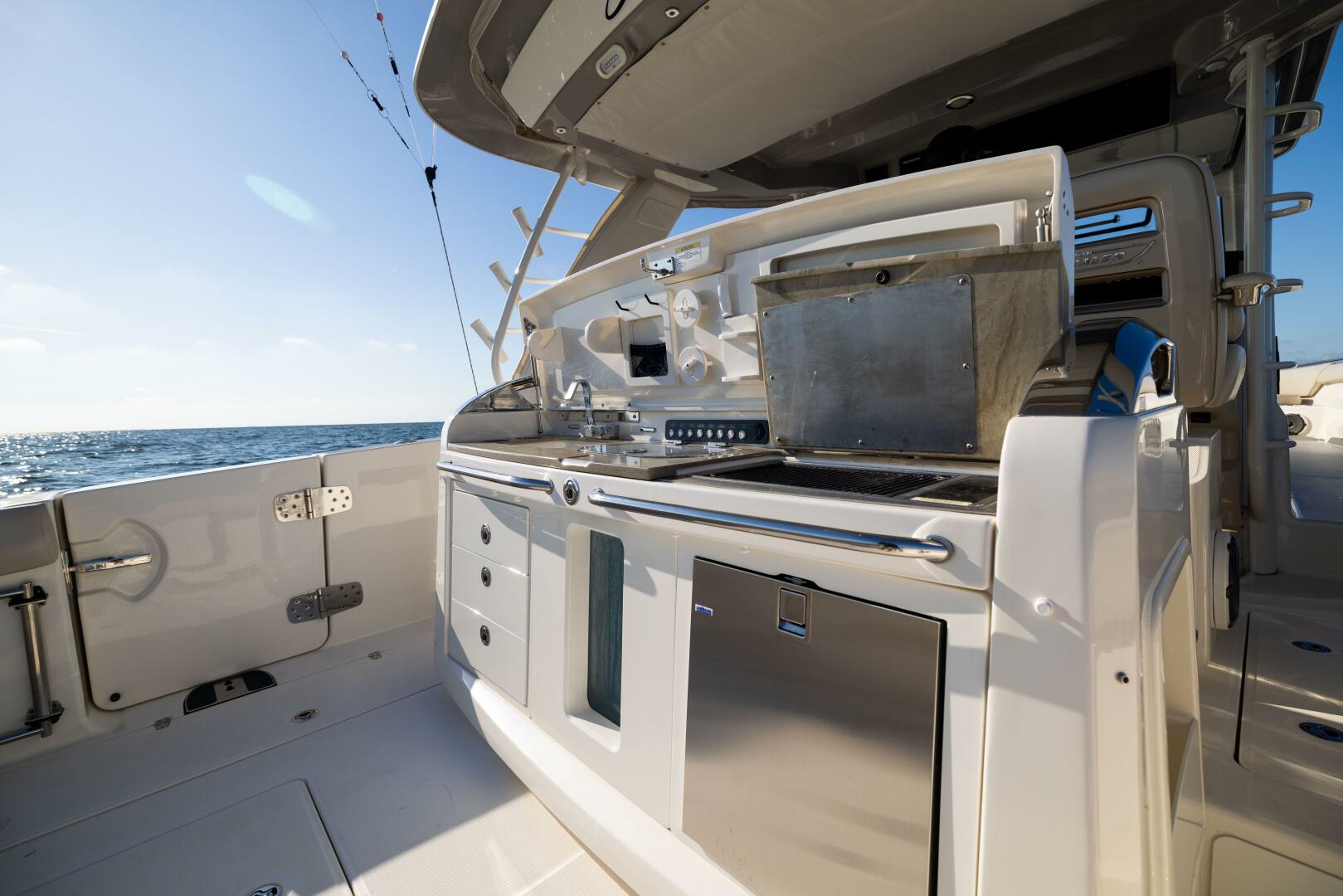 SMOKE SHOW 42ft Boston Whaler Yacht For Sale