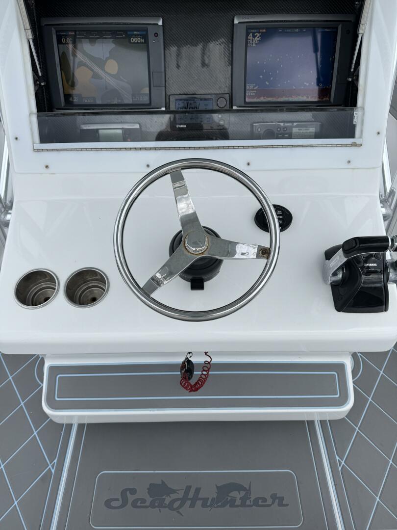 33ft SeaHunter Yacht For Sale