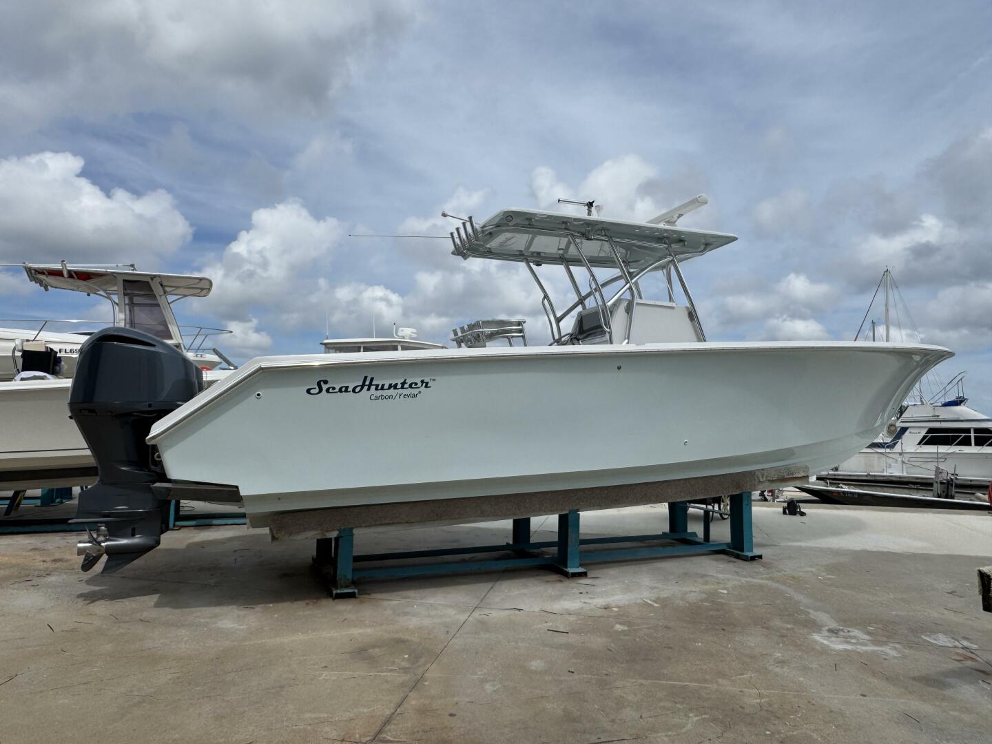 33ft SeaHunter Yacht For Sale