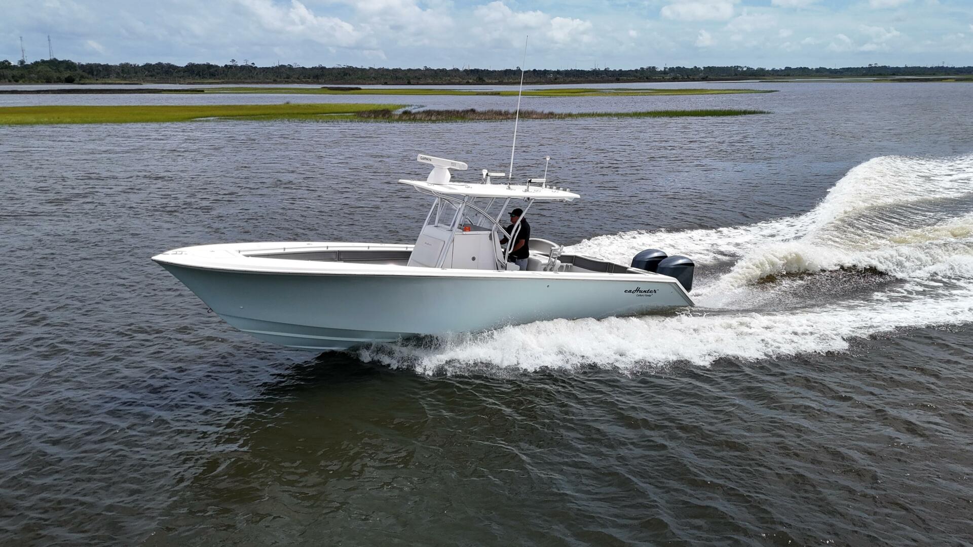 33ft SeaHunter Yacht For Sale