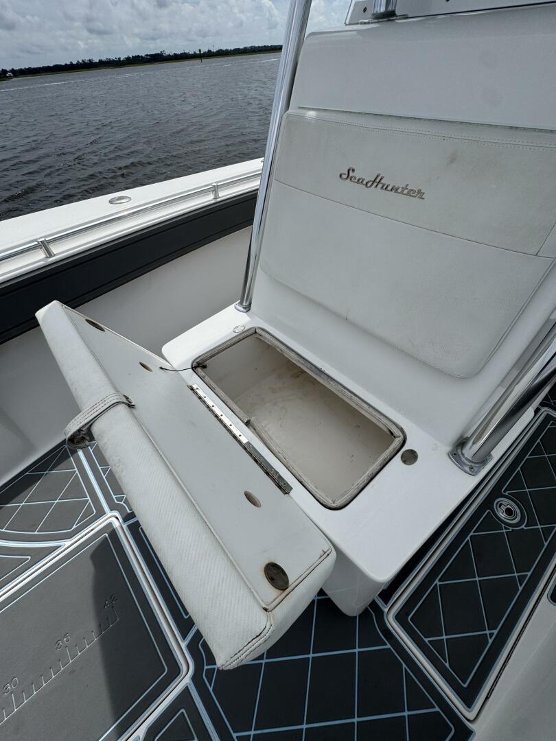 33ft SeaHunter Yacht For Sale