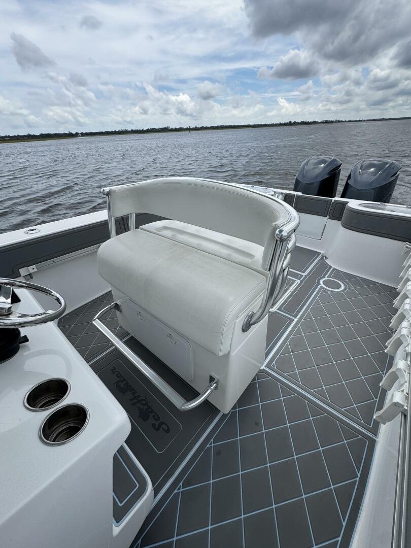 33ft SeaHunter Yacht For Sale