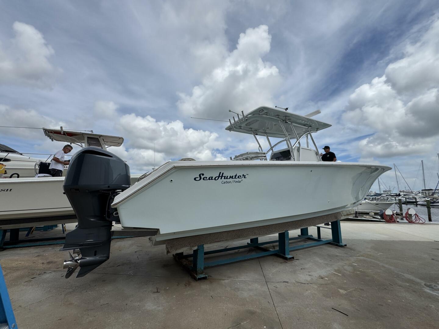 33ft SeaHunter Yacht For Sale