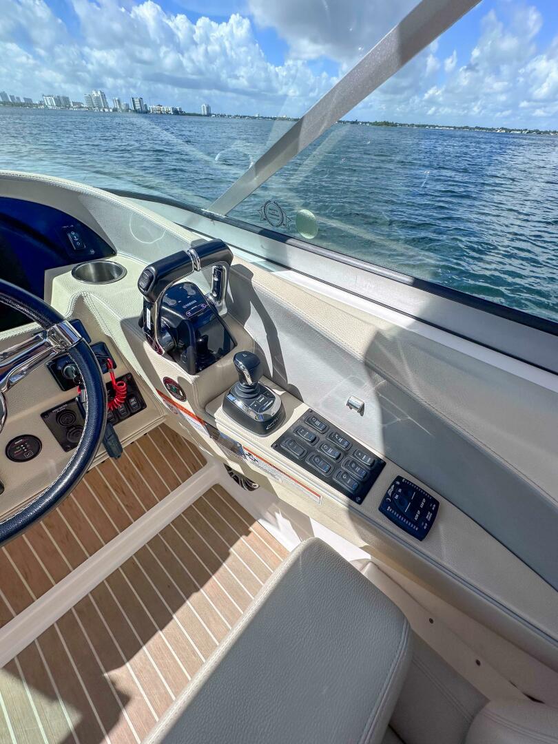 33ft Regal Yacht For Sale