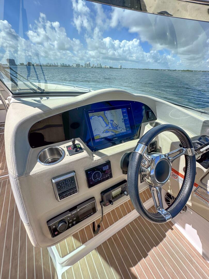 33ft Regal Yacht For Sale
