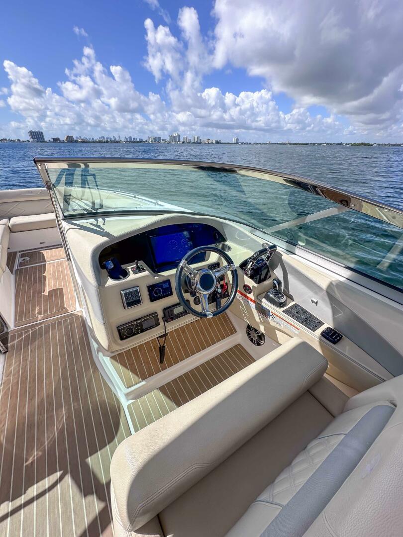 33ft Regal Yacht For Sale