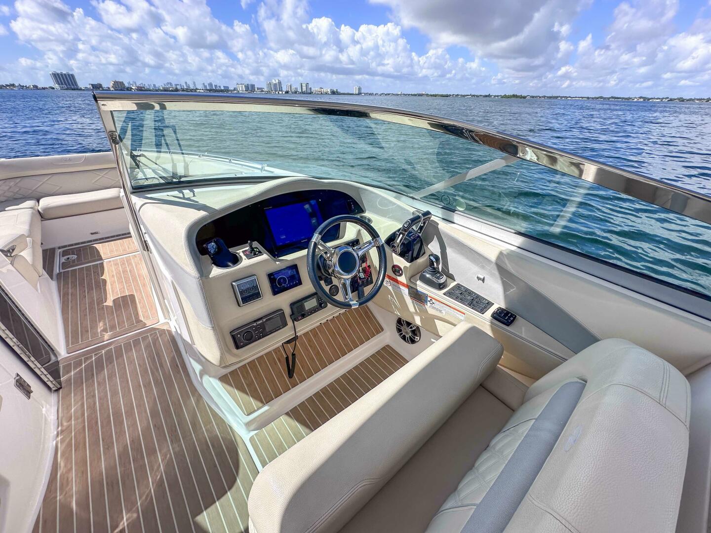 33ft Regal Yacht For Sale