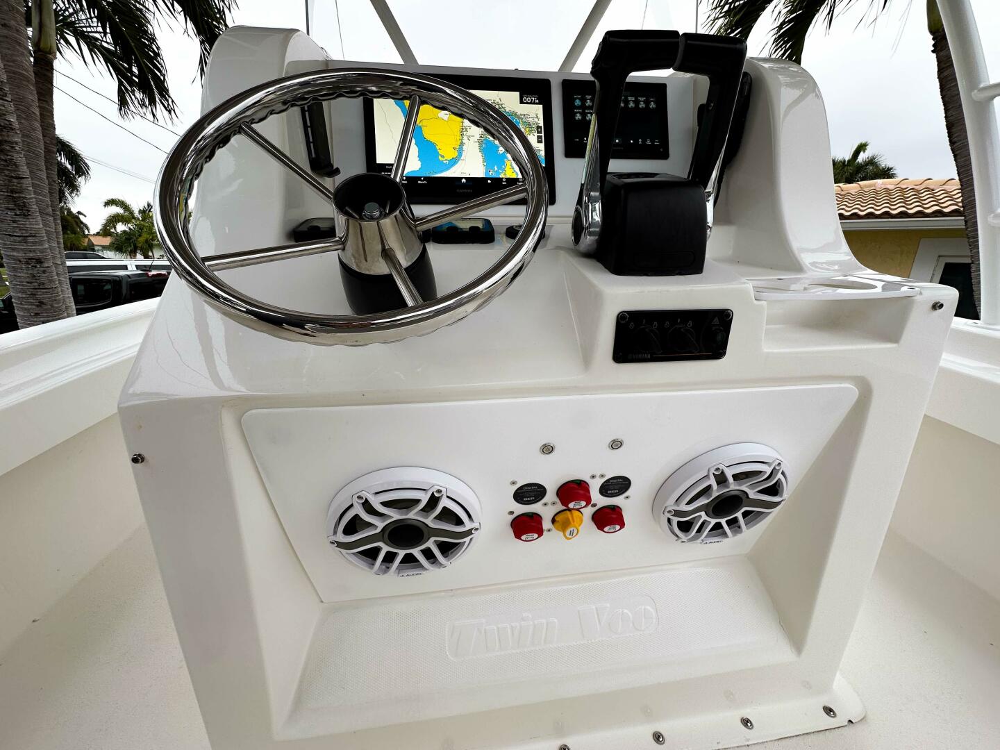 26ft Twin Vee Yacht For Sale