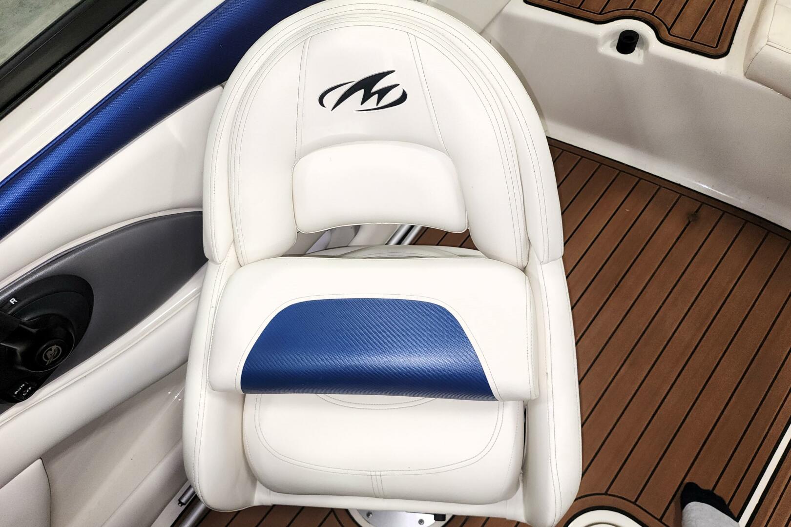 Helm Seat Bolster Up
