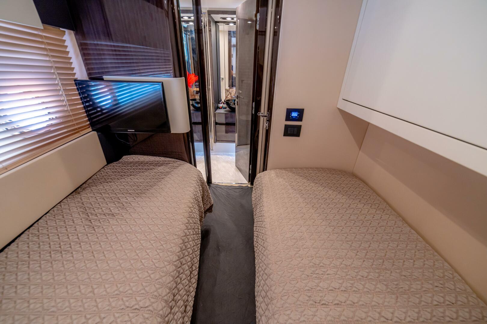 2017 Azimut 77 