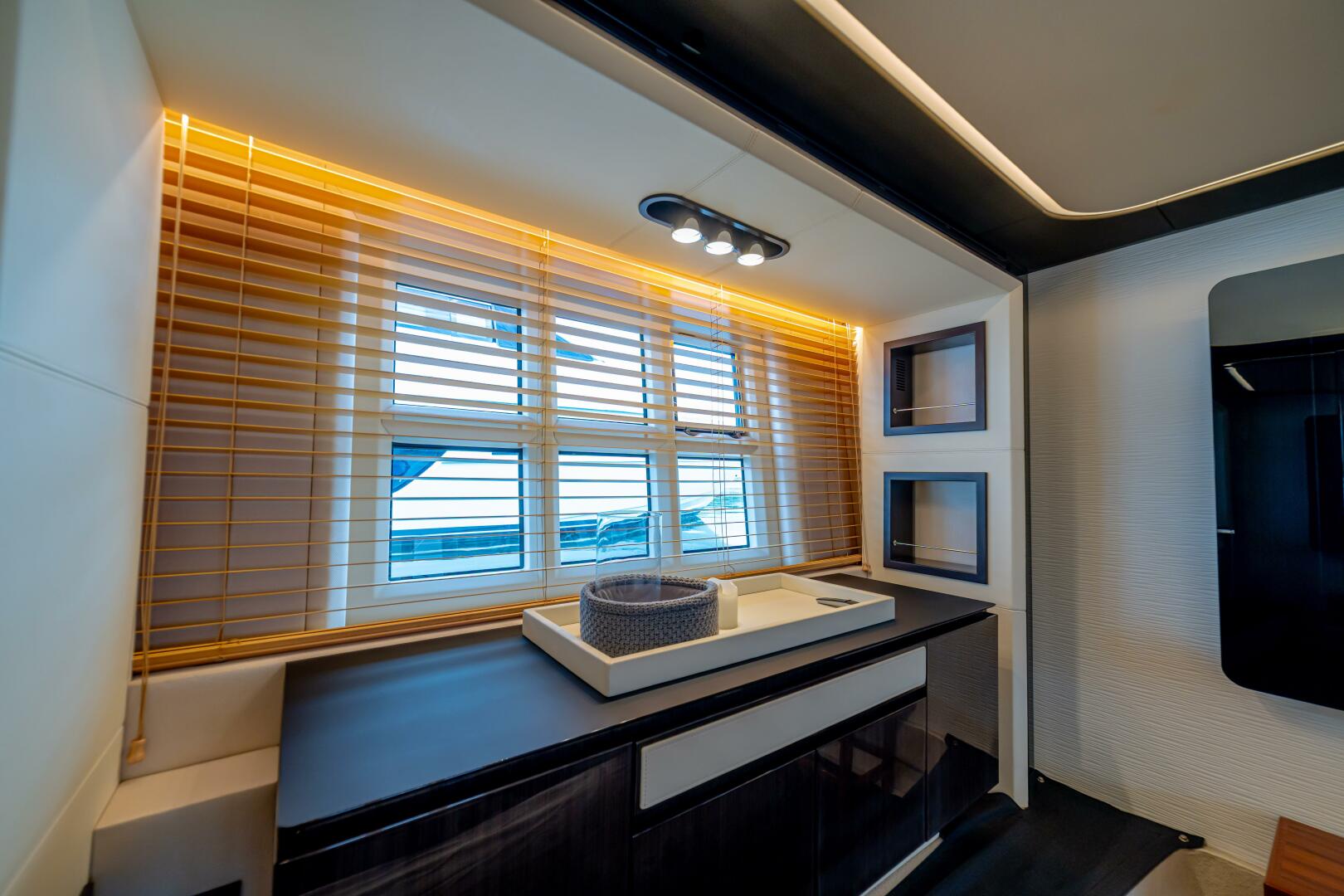 2017 Azimut 77 