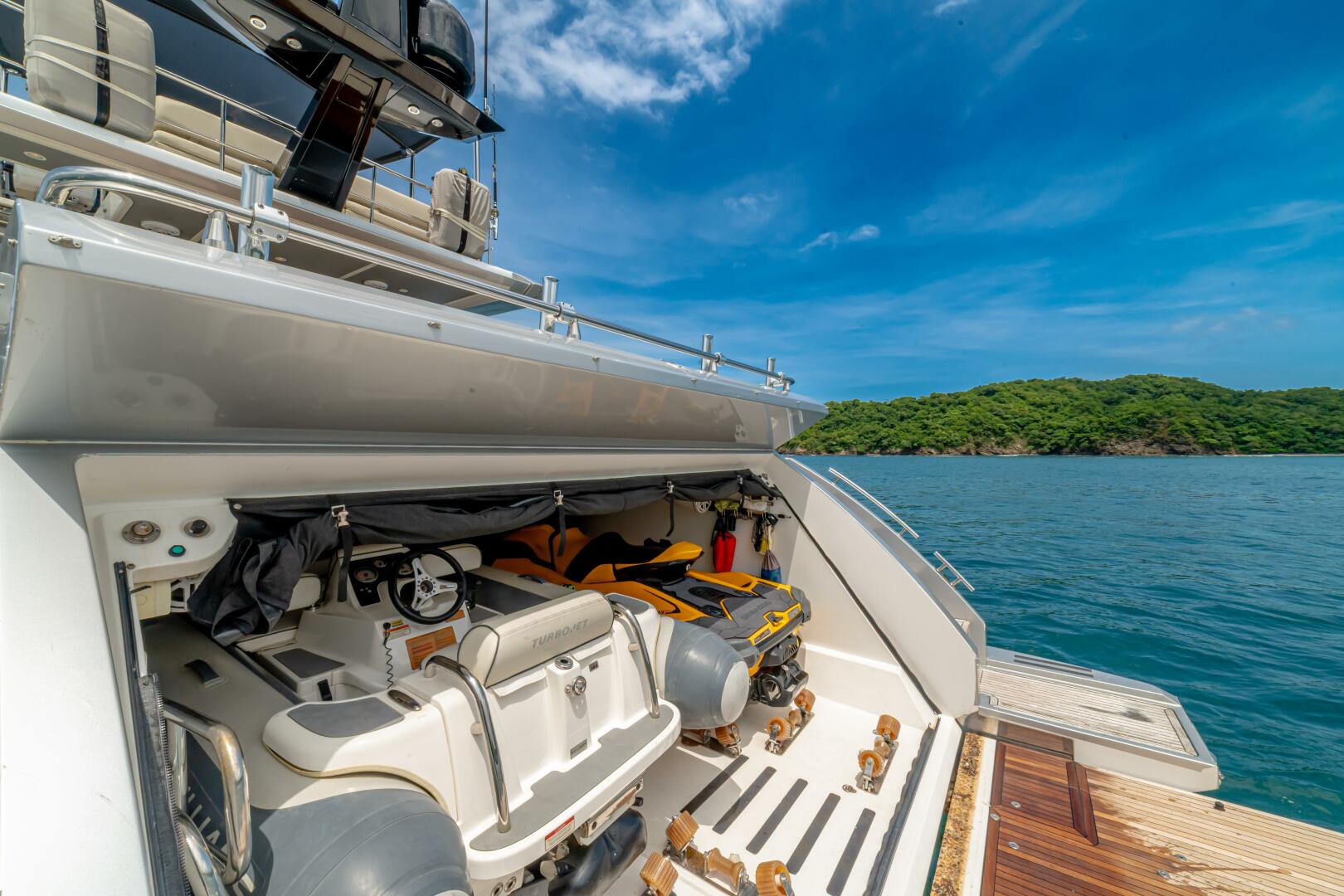 2017 Azimut 77 