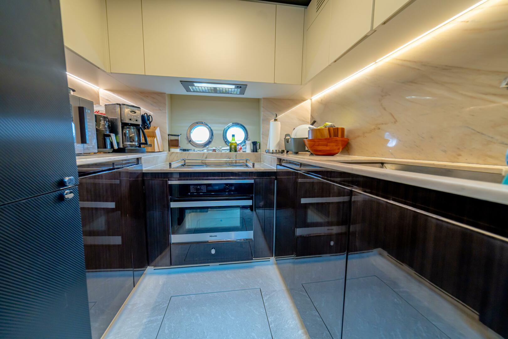 2017 Azimut 77 
