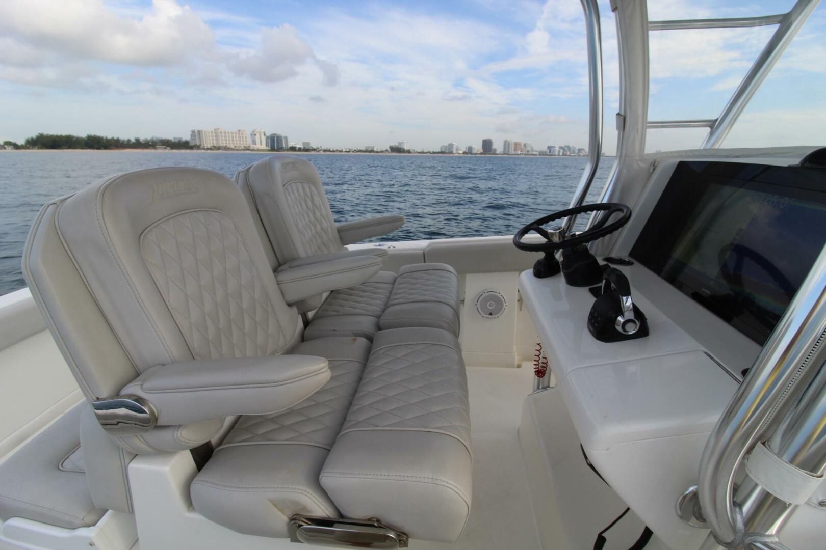 30ft Jupiter Yacht For Sale
