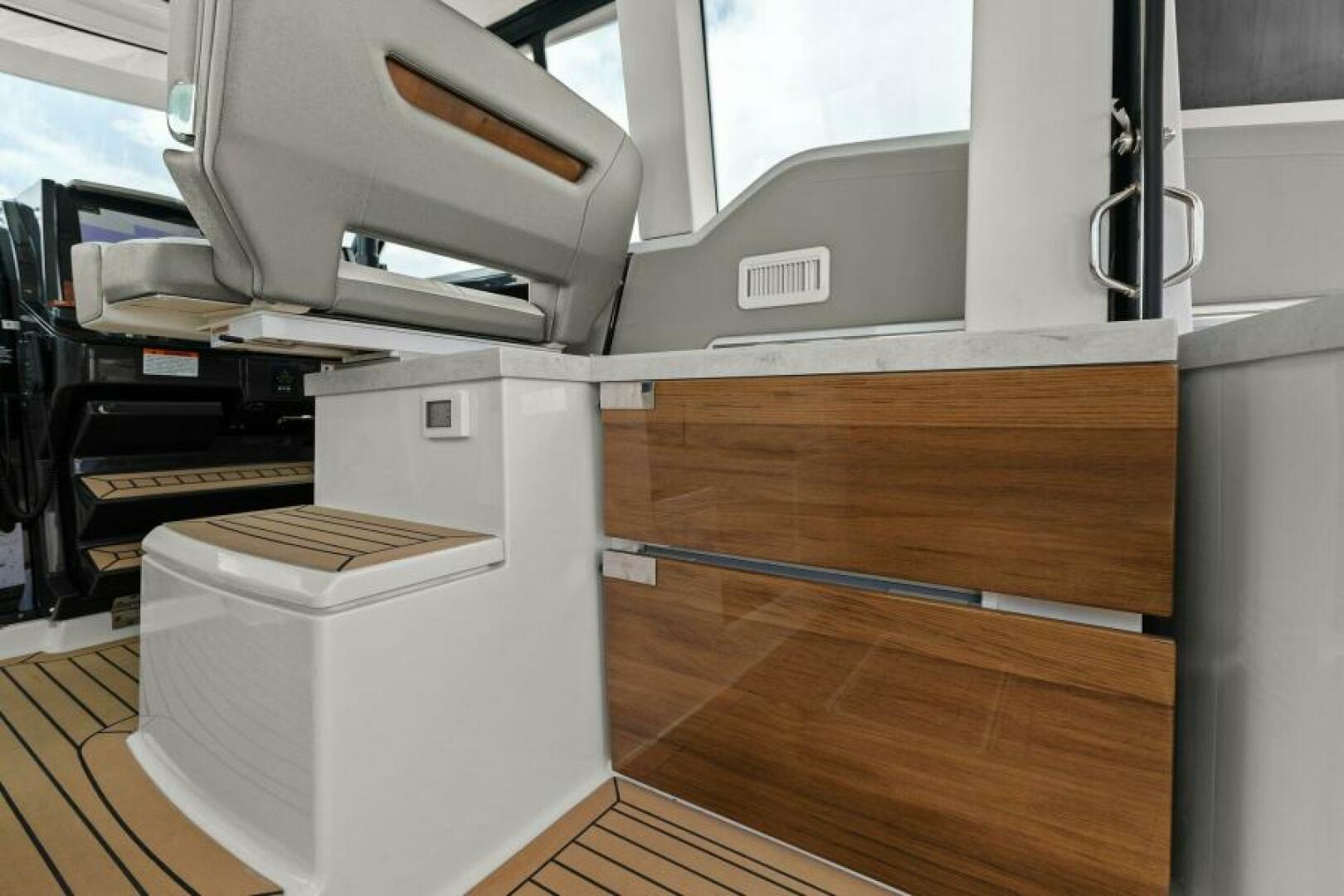 2022 Tiara Sport 43 LE