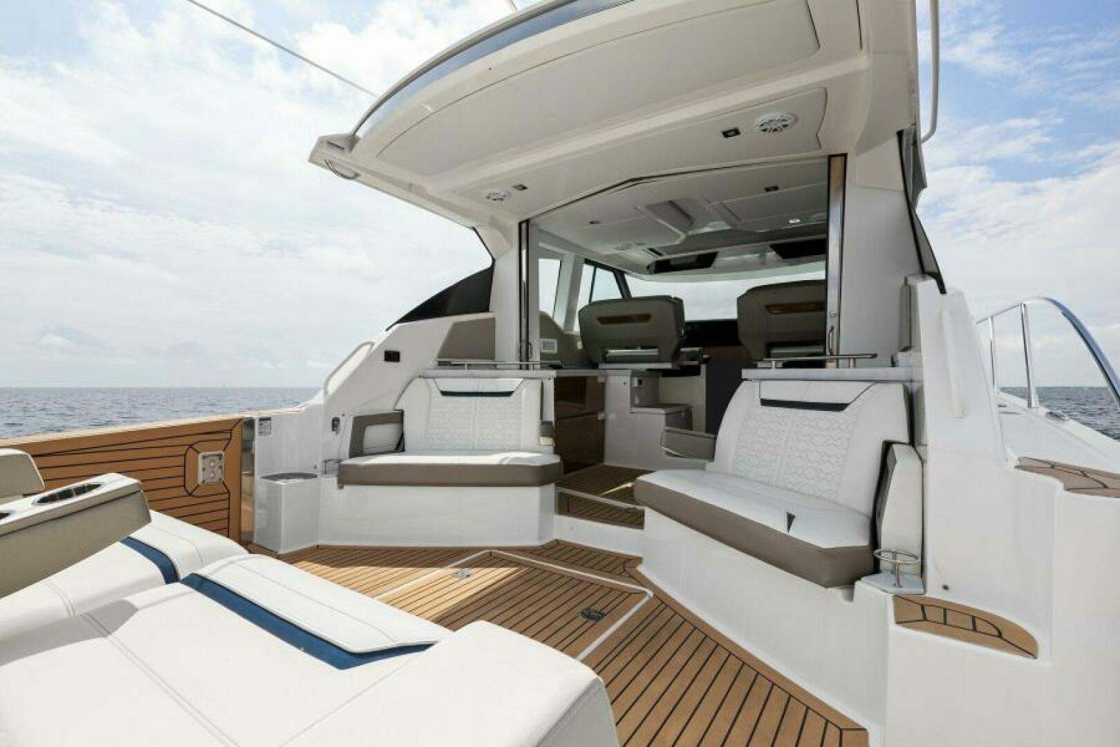 2022 Tiara Sport 43 LE