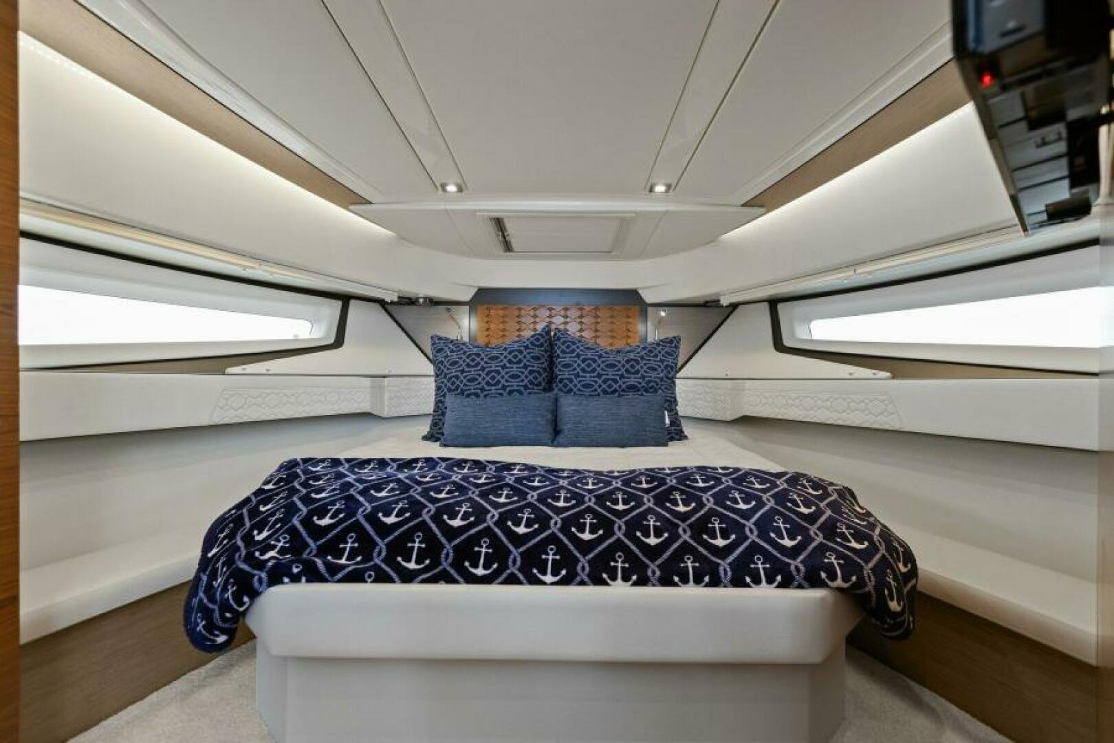 2022 Tiara Sport 43 LE