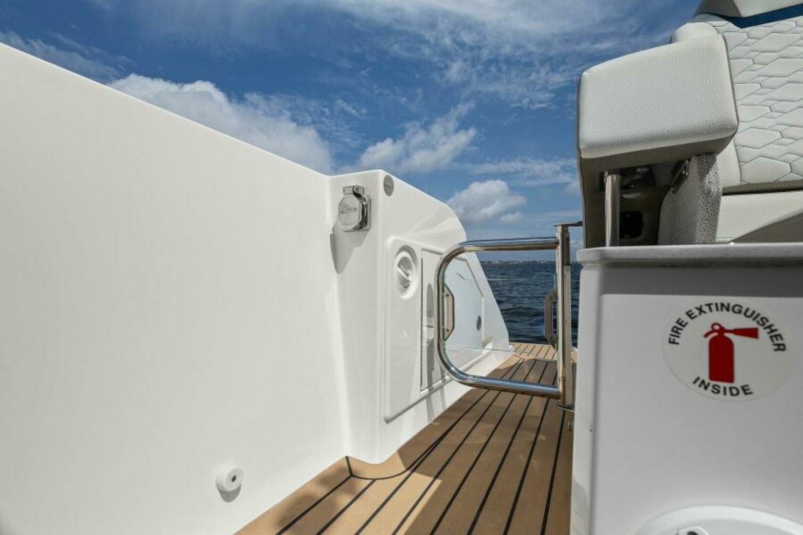 2022 Tiara Sport 43 LE