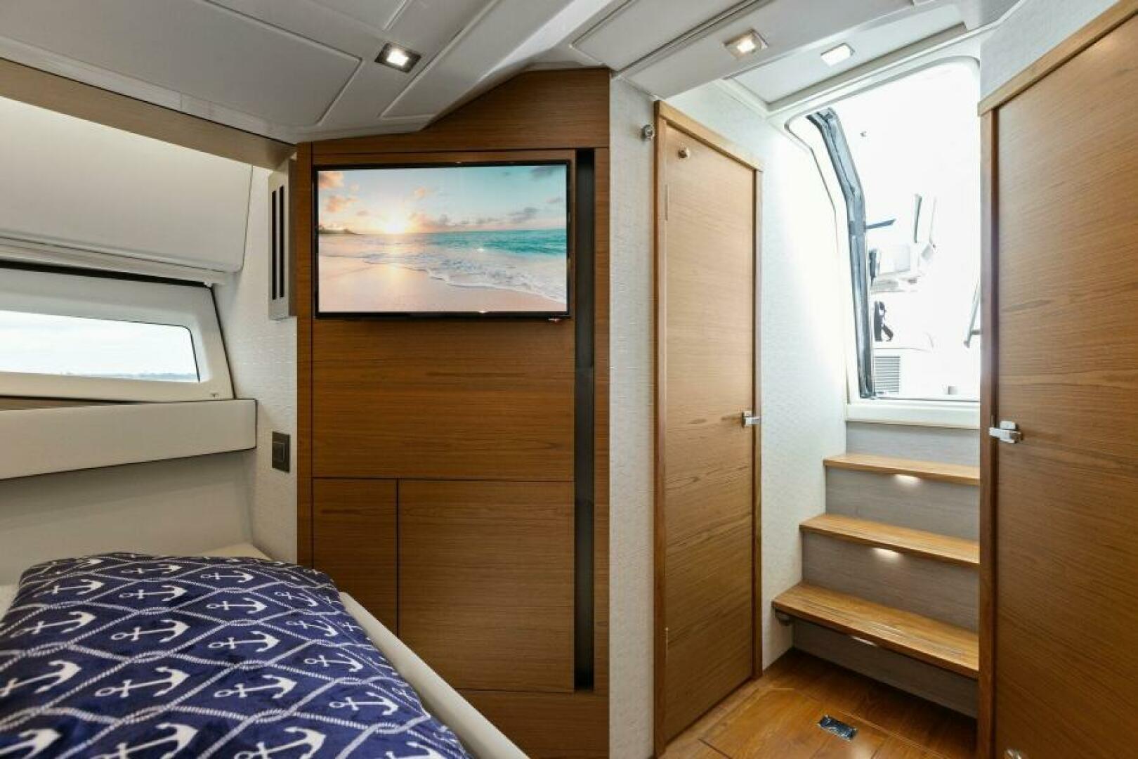 2022 Tiara Sport 43 LE