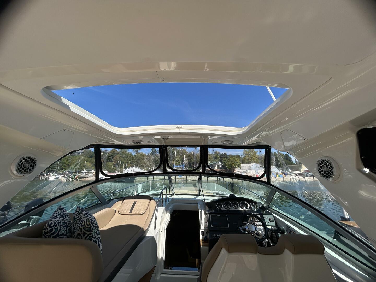 35ft Sea Ray Yacht For Sale