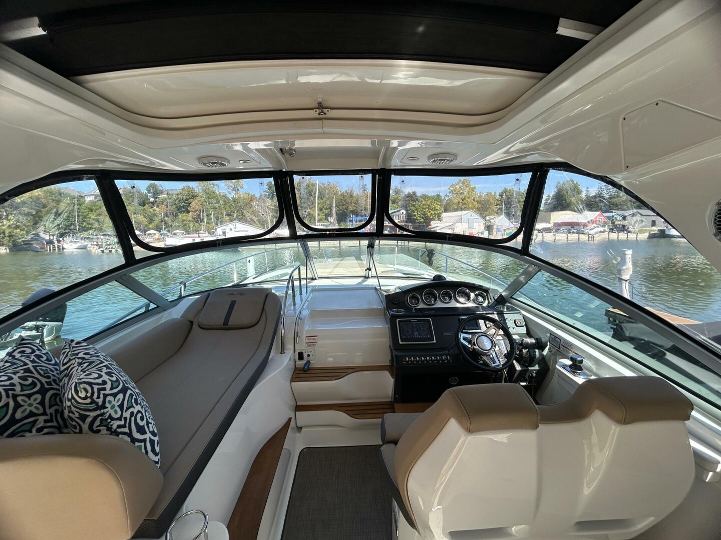 35ft Sea Ray Yacht For Sale