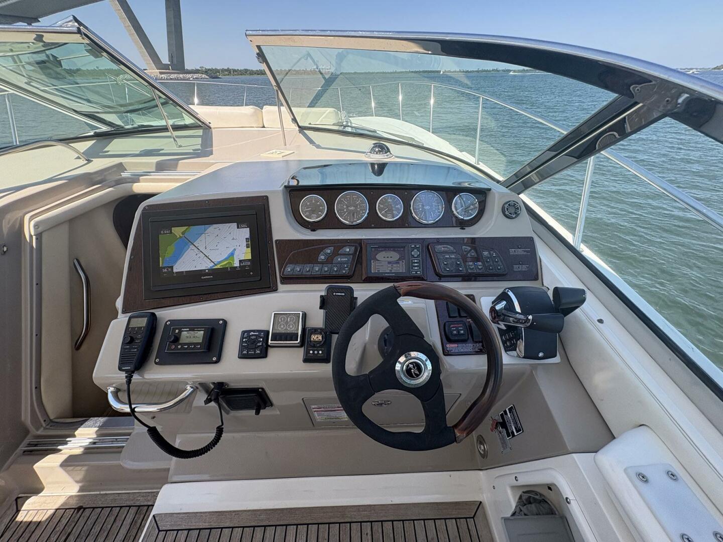 100MILL 35ft Sea Ray Yacht For Sale