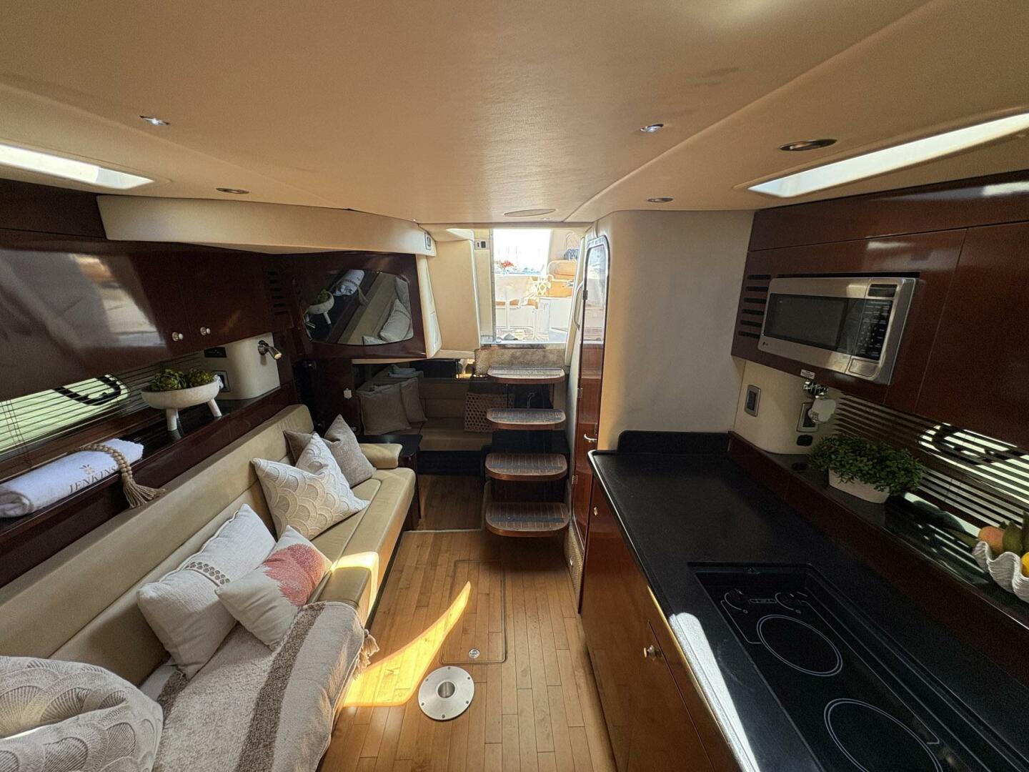 100MILL 35ft Sea Ray Yacht For Sale