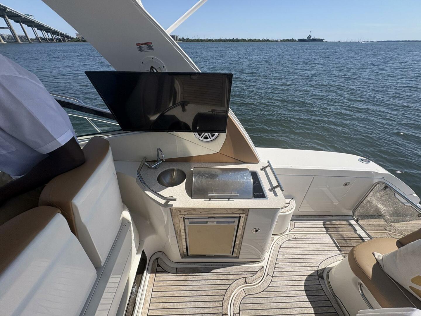 100MILL 35ft Sea Ray Yacht For Sale
