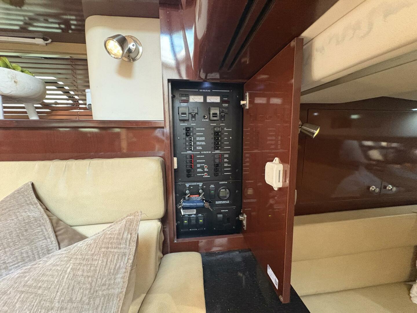 100MILL 35ft Sea Ray Yacht For Sale