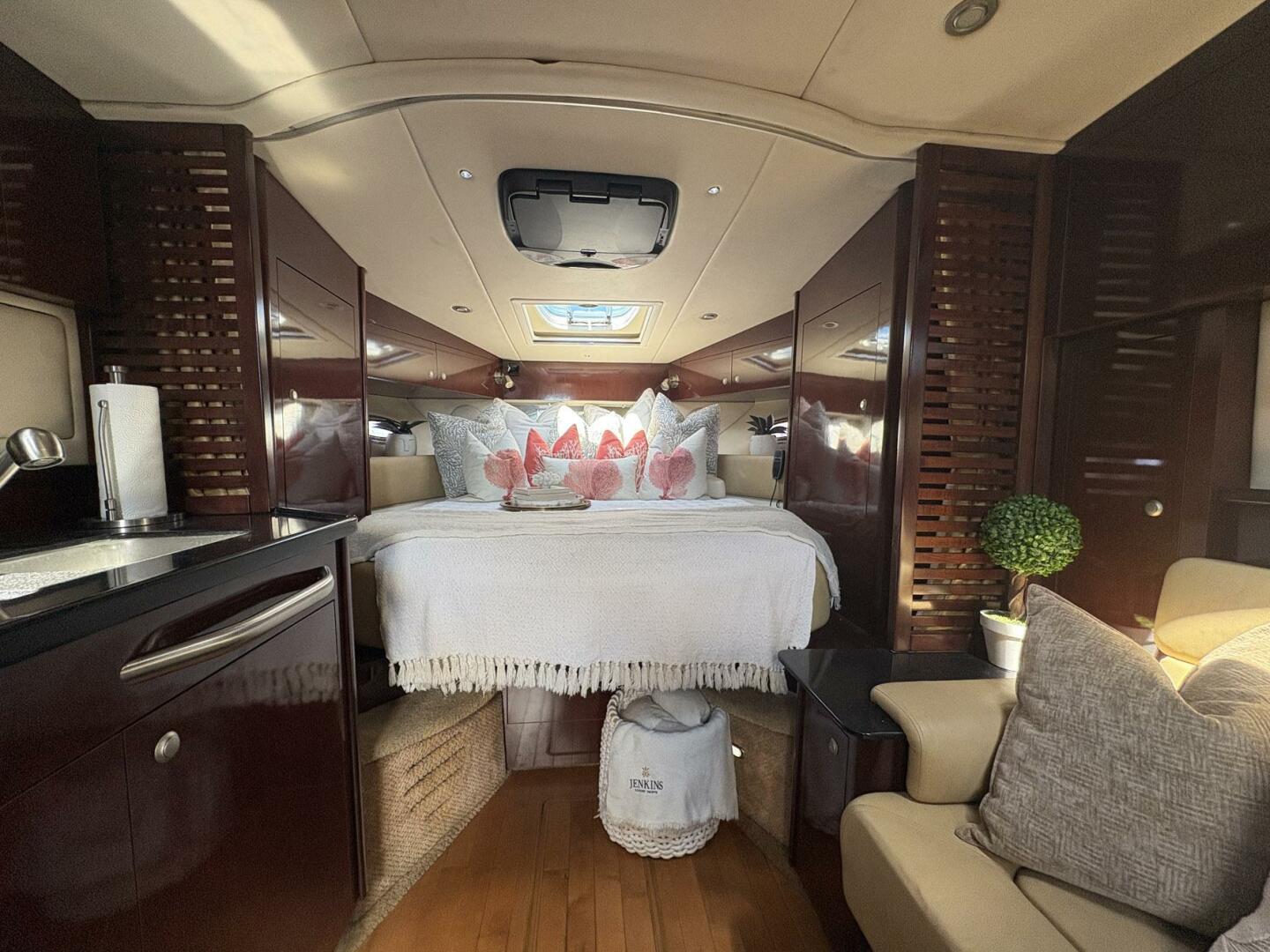 100MILL 35ft Sea Ray Yacht For Sale