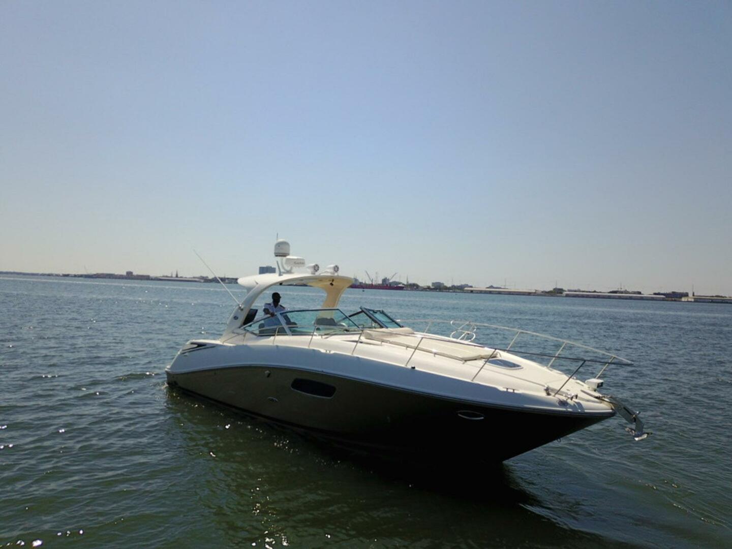 100MILL 35ft Sea Ray Yacht For Sale
