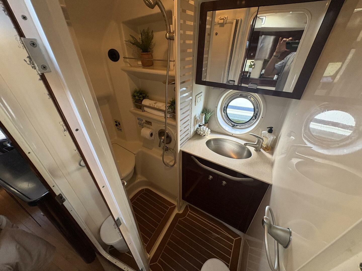 100MILL 35ft Sea Ray Yacht For Sale