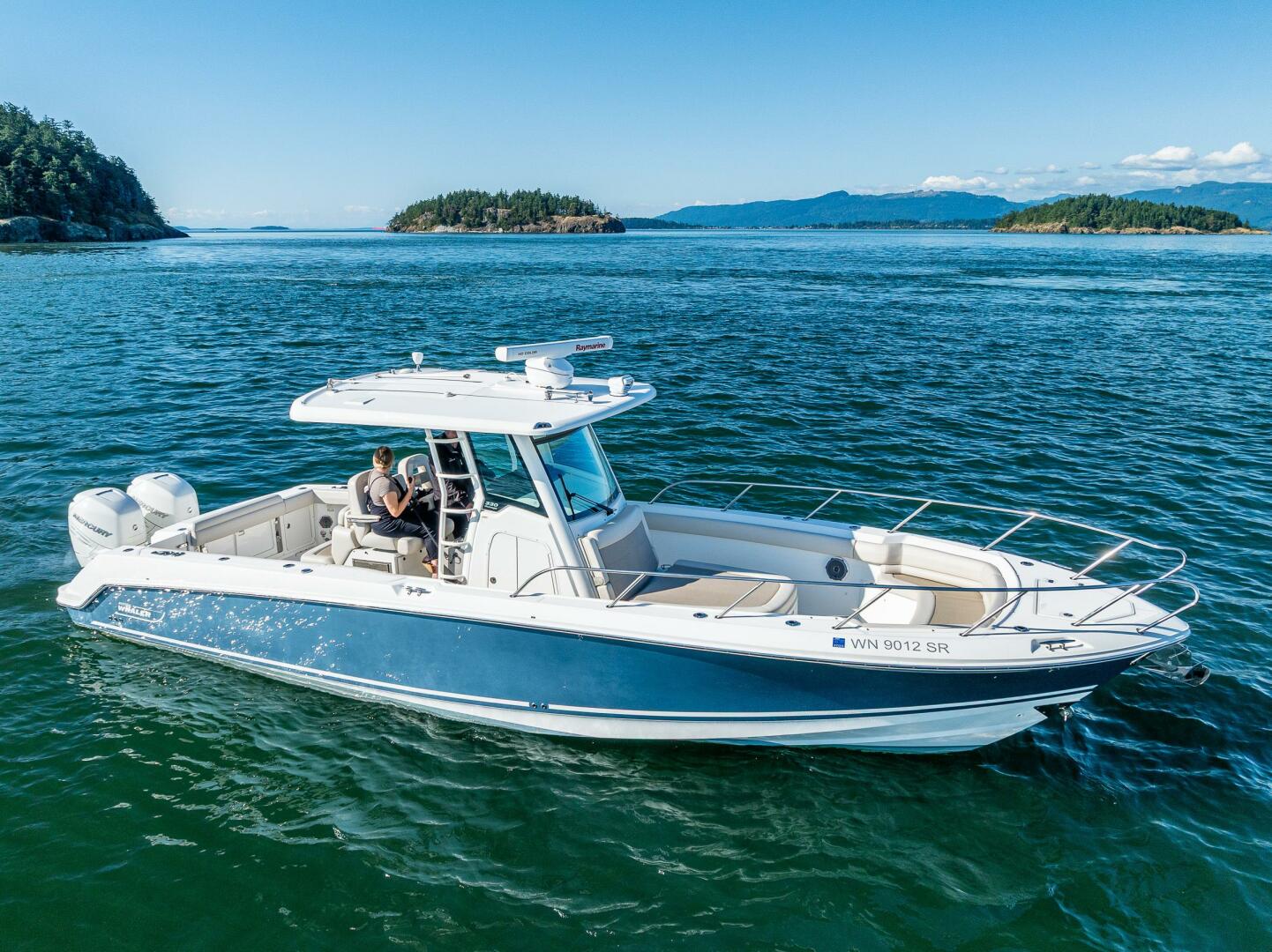 33ft Boston Whaler Yacht For Sale