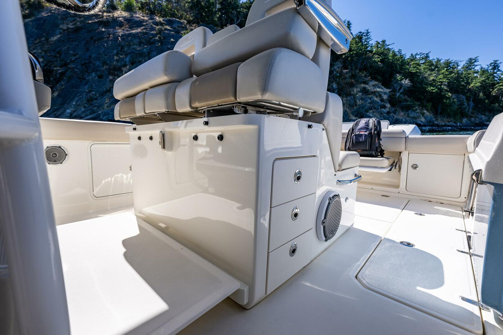 33ft Boston Whaler Yacht For Sale