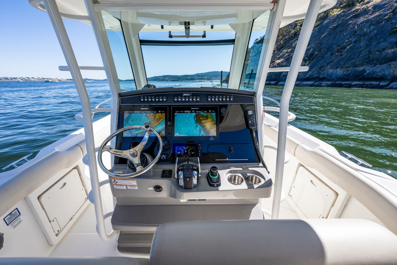 33ft Boston Whaler Yacht For Sale