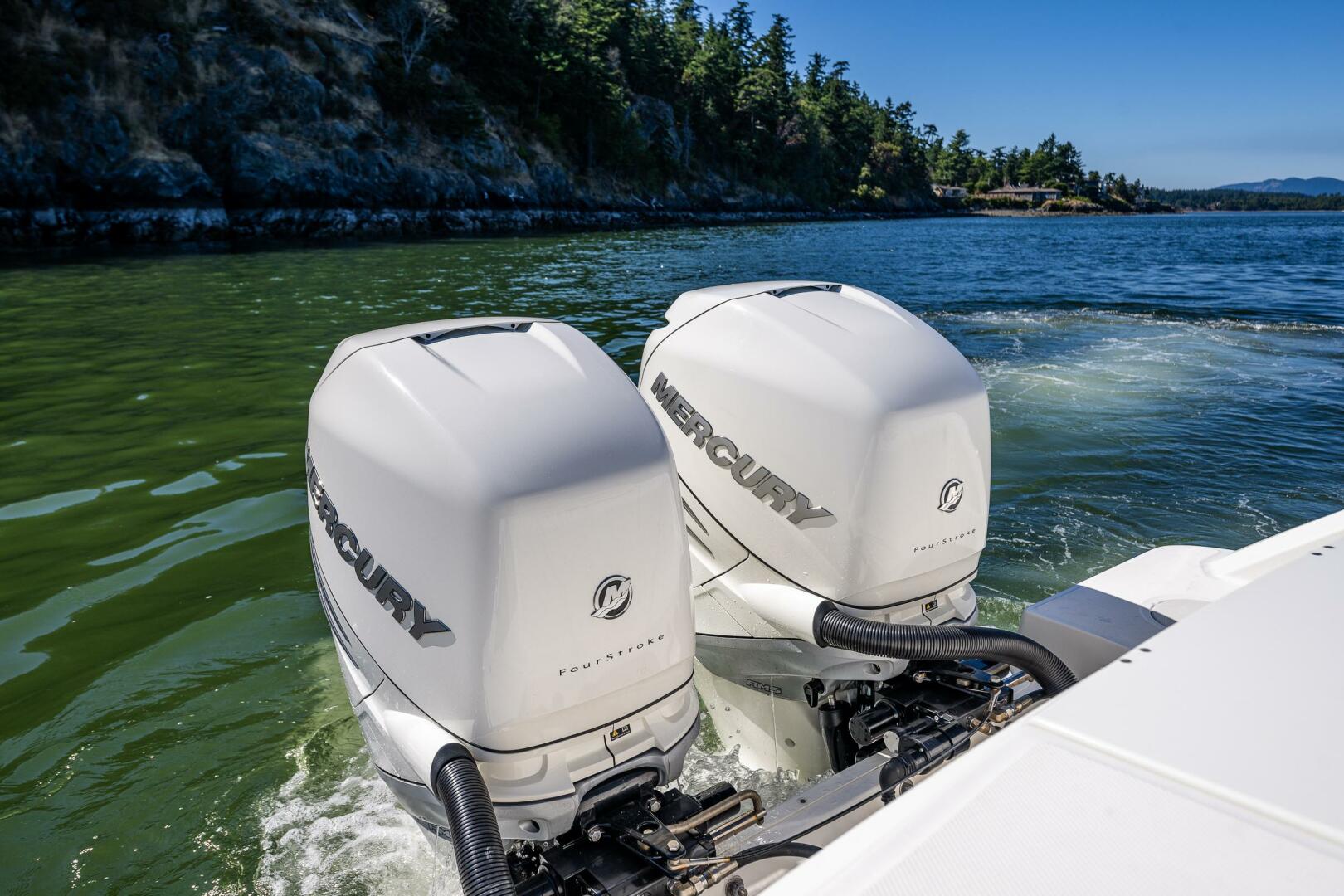 33ft Boston Whaler Yacht For Sale