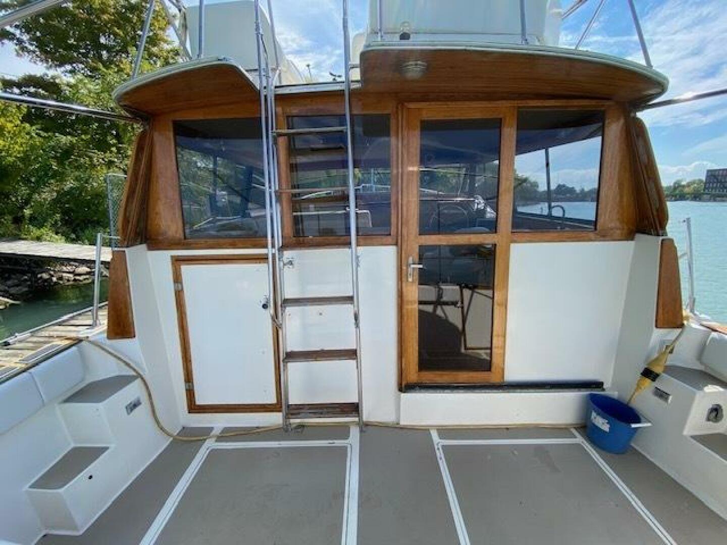 38ft Bayliner Yacht For Sale