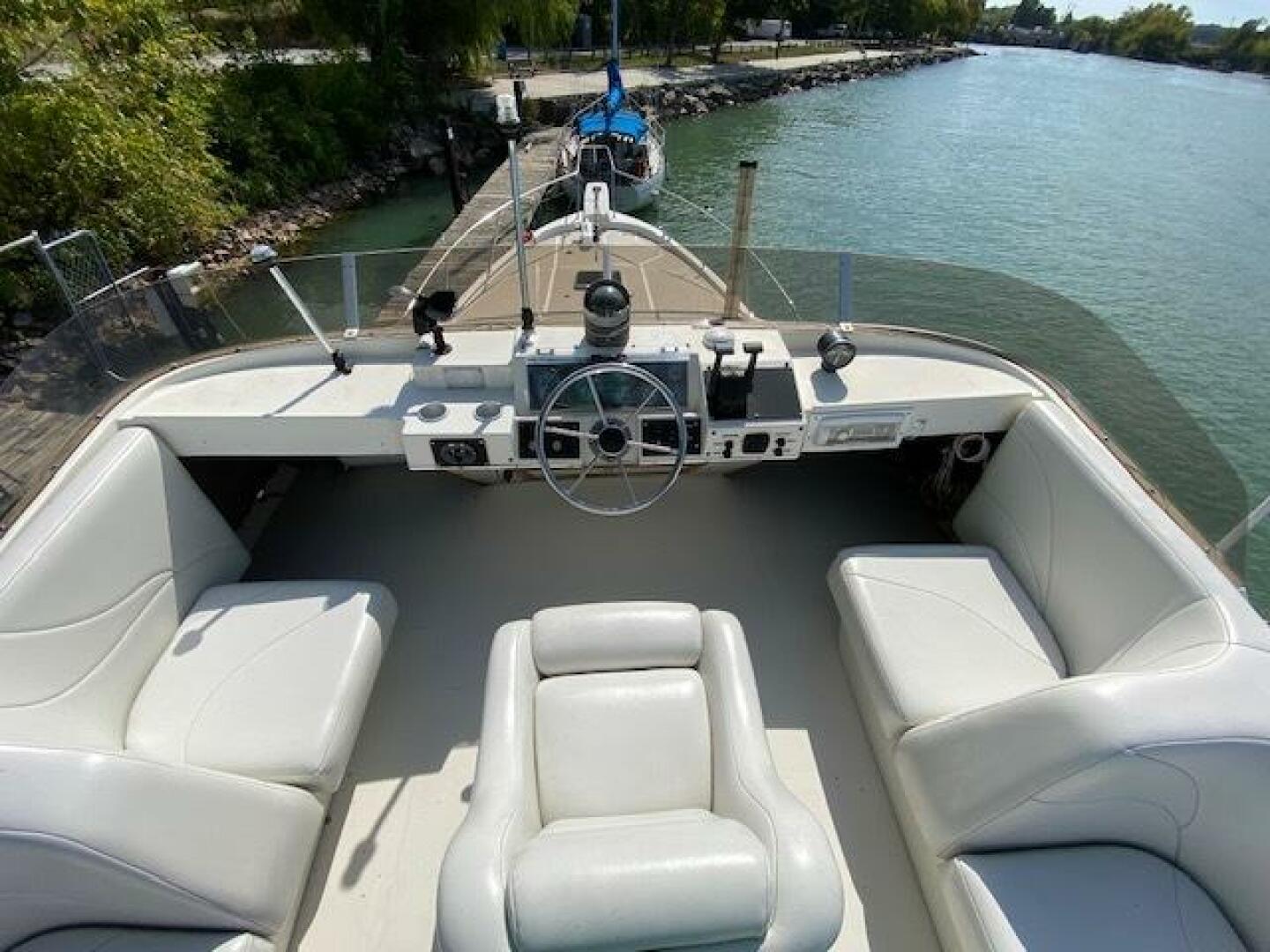 38ft Bayliner Yacht For Sale