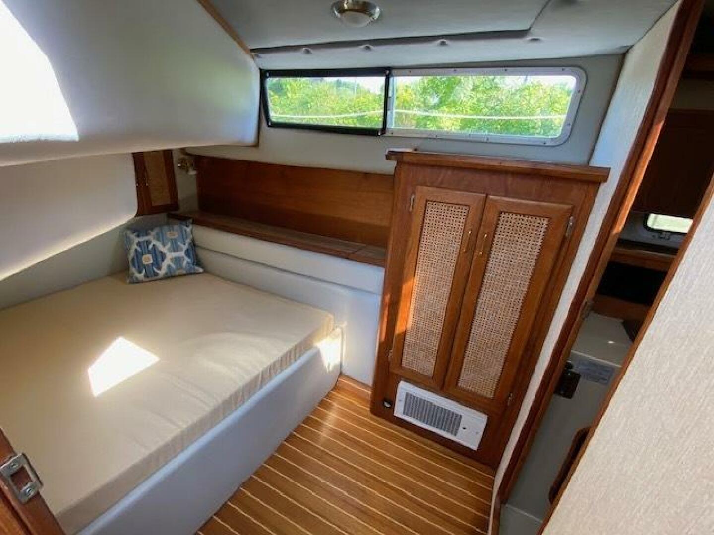 38ft Bayliner Yacht For Sale