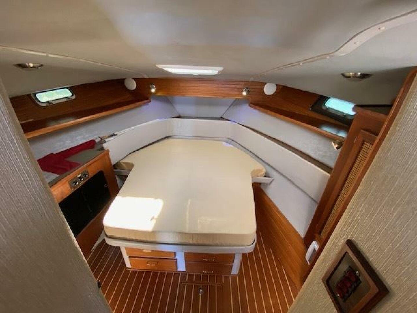 38ft Bayliner Yacht For Sale