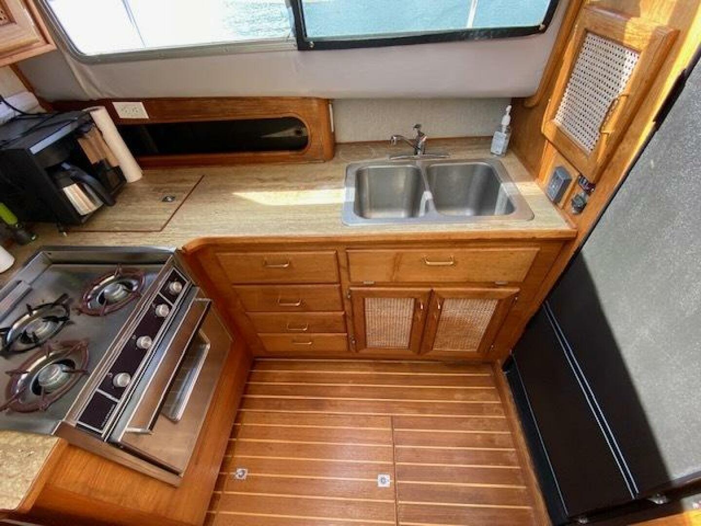 38ft Bayliner Yacht For Sale